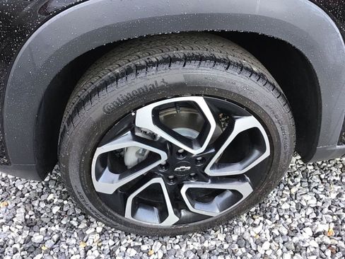 Used 2025 Chevrolet Trax RS w/ Sunroof Package FWD image 9