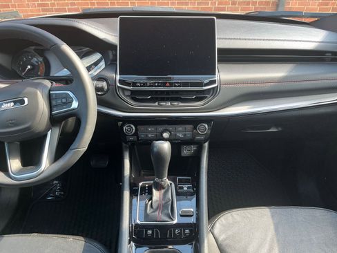Used 2025 Jeep Compass Trailhawk AWD/4WD image 17