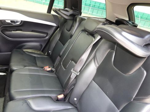 Used 2018 Volvo XC90 T5 Momentum w/ Convenience Package FWD image 16