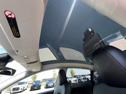 Used 2021 Tesla Model Y Long Range AWD/4WD image 28