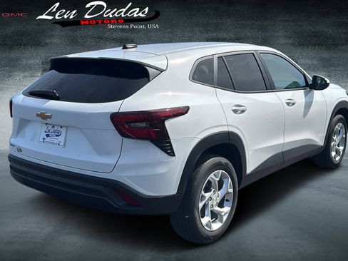 Certified 2024 Chevrolet Trax LS w/ LS Convenience Package FWD image 4