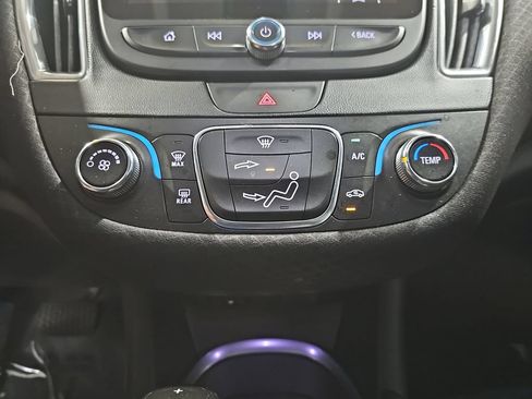 Used 2017 Chevrolet Malibu LT FWD image 25