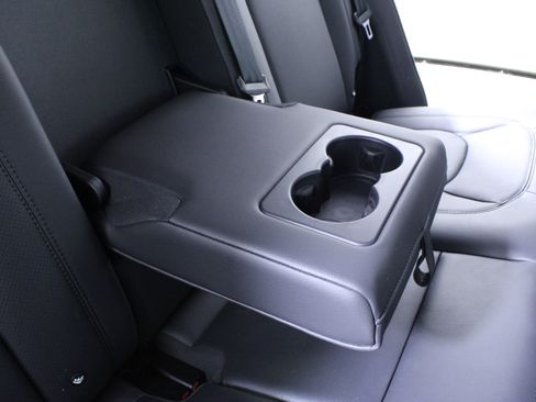 Used 2024 Land Rover Defender 110 S image 14