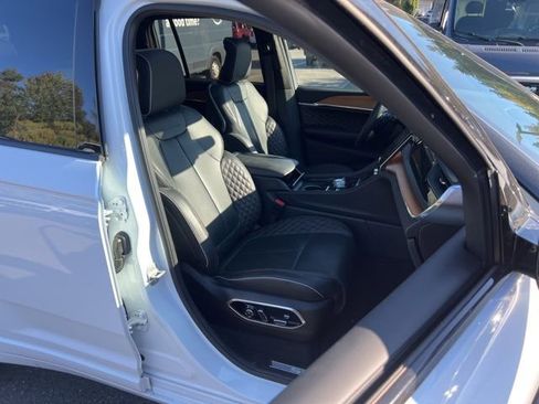 New 2025 Jeep Grand Cherokee Summit image 25