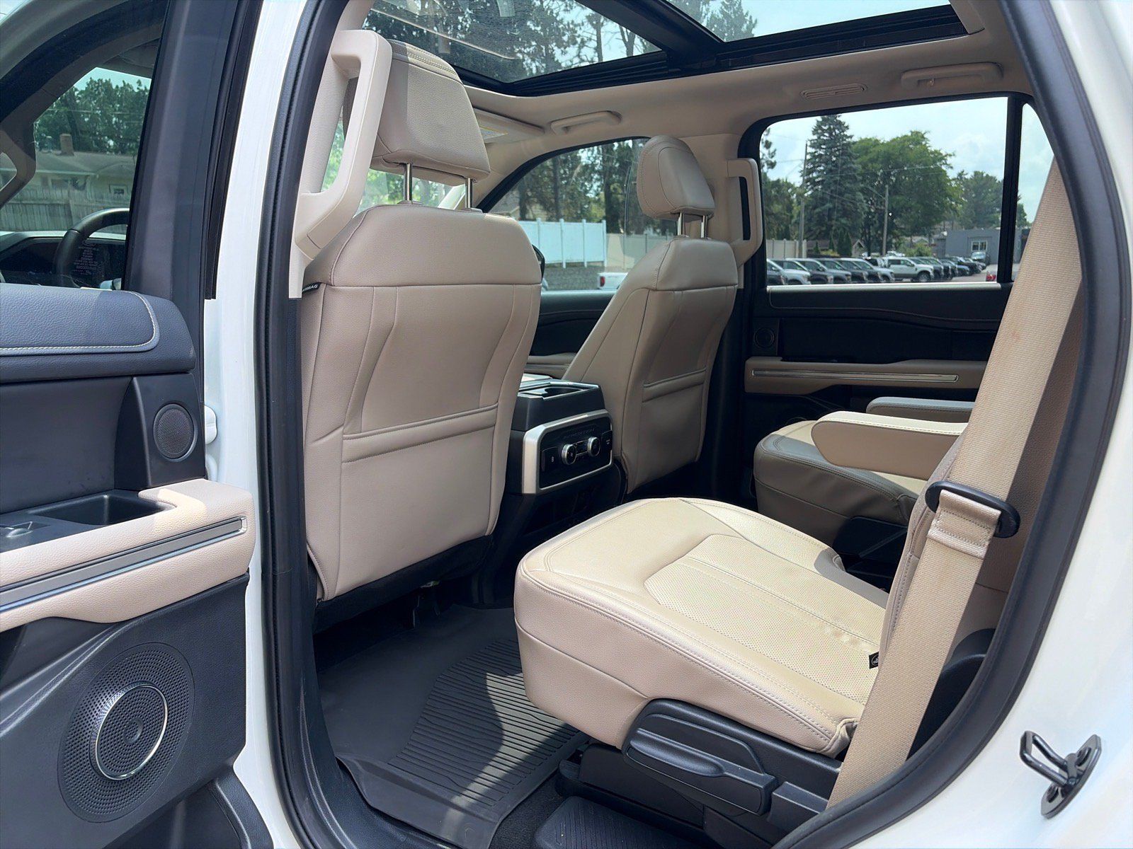 Used 2023 Ford Expedition Limited AWD/4WD image 10