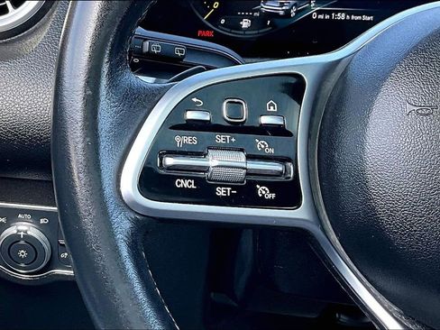 Used 2022 Mercedes-Benz GLB 250 GLB 250 w/ Premium Package Lite image 26