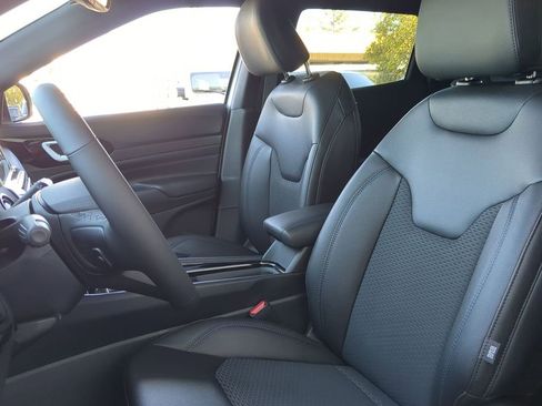 New 2026 Jeep Compass Latitude image 6