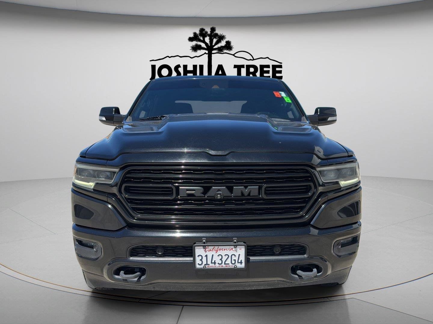 Used 2020 RAM 1500 Limited w/ Black Appearance Package AWD/4WD image 2
