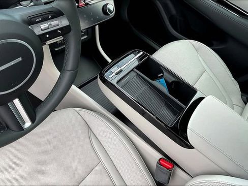 New 2025 Hyundai Tucson Limited image 8