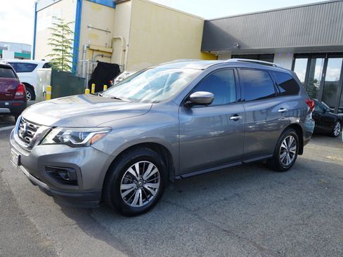 Used 2017 Nissan Pathfinder SL FWD image 5