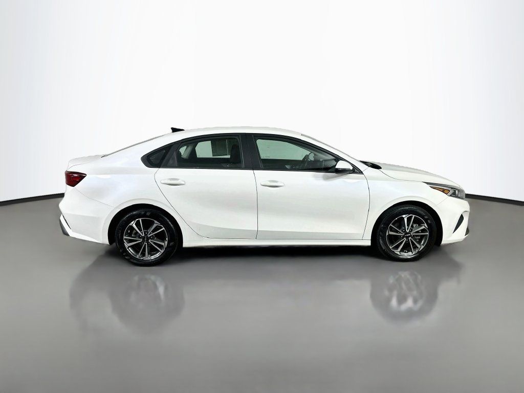 Used 2023 Kia Forte LXS w/ LXS Technology Package FWD image 7