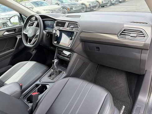 Used 2023 Volkswagen Tiguan SE FWD image 33