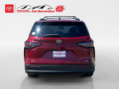 New 2026 Toyota Sienna XLE FWD image 4