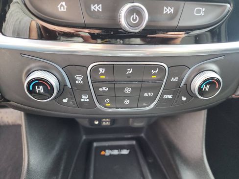 Used 2023 Chevrolet Traverse RS AWD/4WD image 27