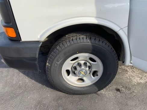 Used 2011 Chevrolet Express 2500 RWD image 35