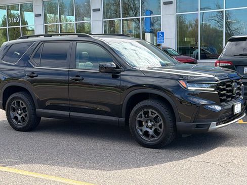 Certified 2025 Honda Pilot TrailSport image 1