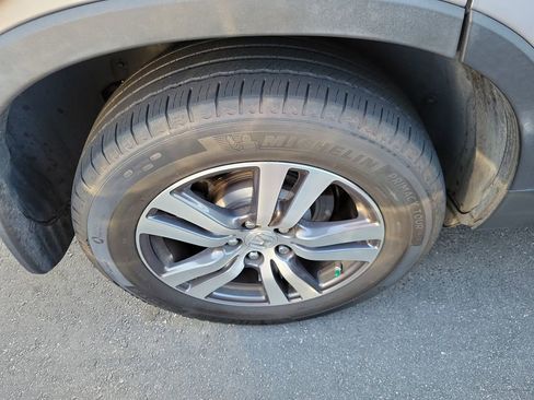 Used 2018 Honda Pilot EX-L image 11