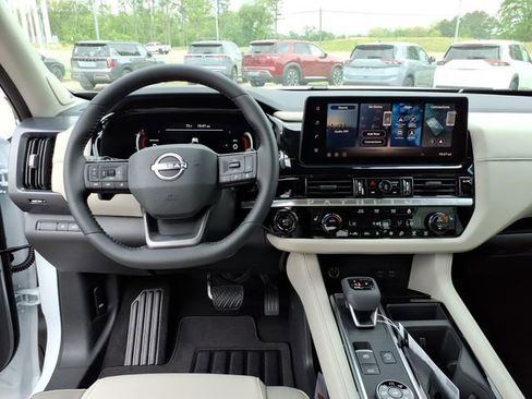 New 2026 Nissan Pathfinder SL AWD/4WD image 8