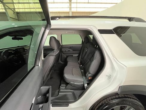 Used 2024 Nissan Pathfinder SV AWD/4WD image 18