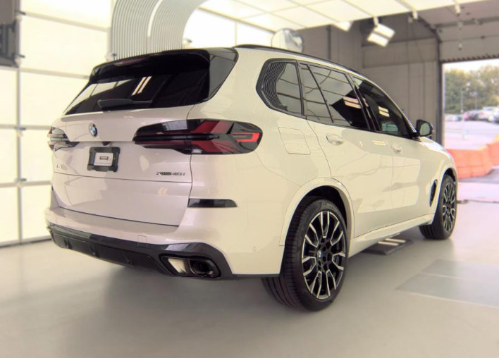 Used 2024 BMW X5 xDrive40i w/ Executive Package AWD/4WD image 2