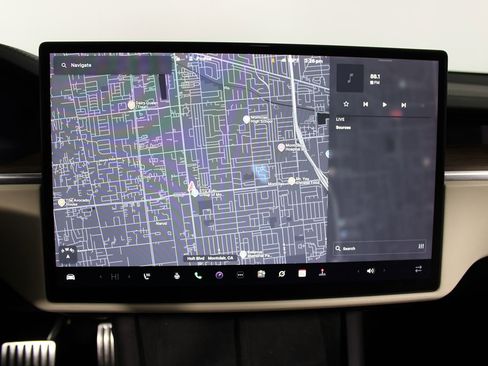 Used 2021 Tesla Model S Plaid image 15