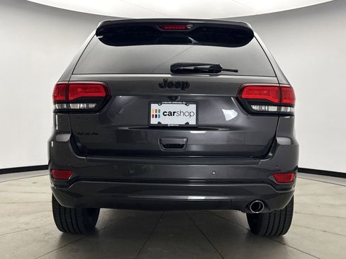 Used 2019 Jeep Grand Cherokee Altitude AWD/4WD image 4