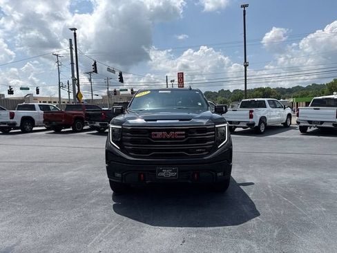 Used 2022 GMC Sierra 1500 AT4 w/ AT4 Premium Package AWD/4WD image 8
