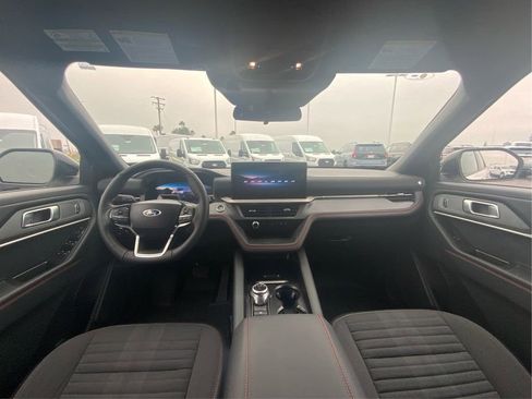 Used 2025 Ford Explorer ST-Line w/ ST-Line Street Pack image 27