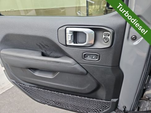Used 2020 Jeep Wrangler Unlimited Sahara AWD/4WD image 28
