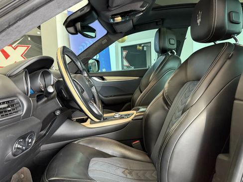Used 2017 Maserati Levante w/ Luxury Package image 8