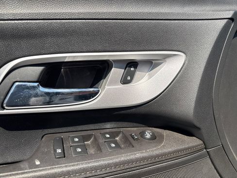 Used 2017 Chevrolet Equinox Premier image 13