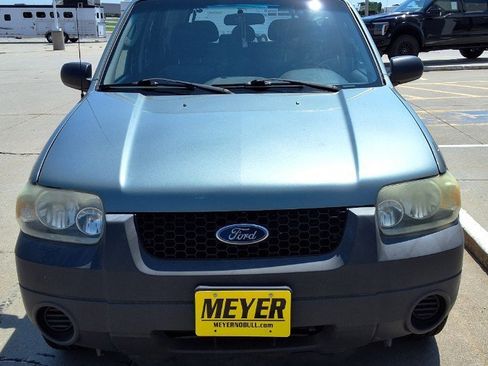 Used 2005 Ford Escape XLS image 3