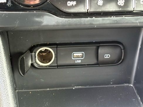 Used 2022 Kia Niro LX image 18