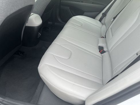 Used 2024 Hyundai Elantra Limited FWD image 17