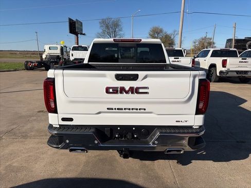 New 2026 GMC Sierra 1500 SLT image 5