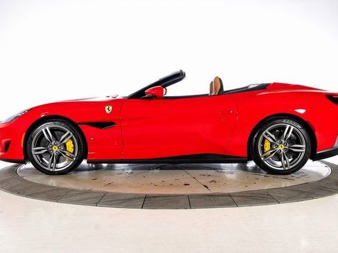 Used 2019 Ferrari Portofino image 3