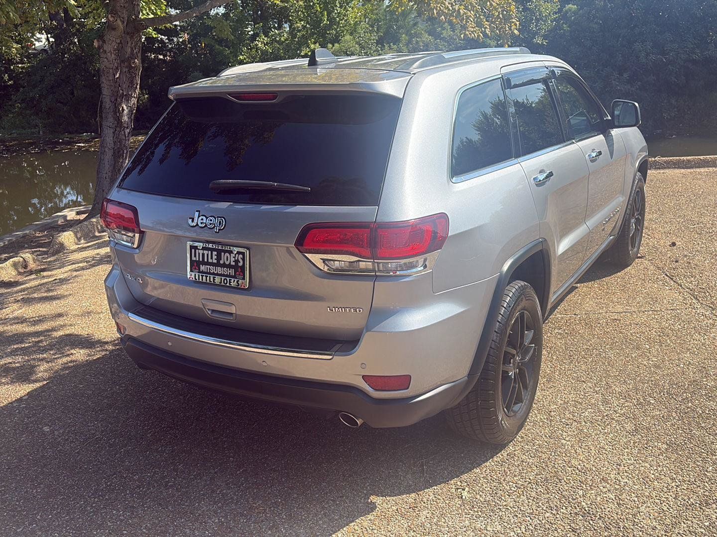 Used 2020 Jeep Grand Cherokee Limited AWD/4WD image 5