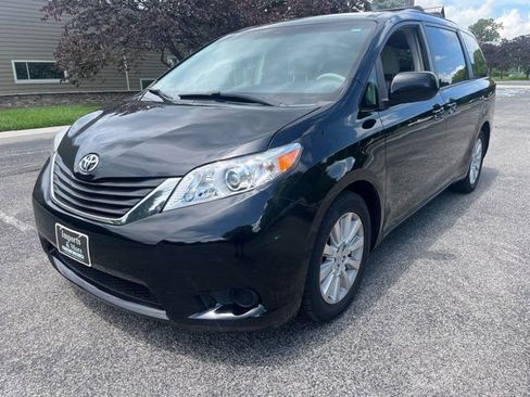 Used 2014 Toyota Sienna LE AWD/4WD image 16