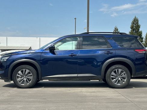 Used 2024 Nissan Pathfinder SV FWD image 6