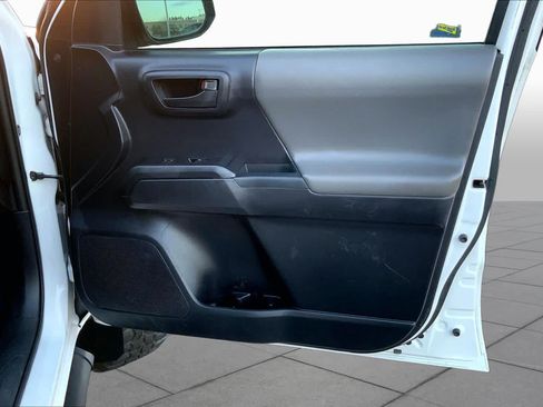 Used 2018 Toyota Tacoma SR w/ SR Convenience Package AWD/4WD image 20