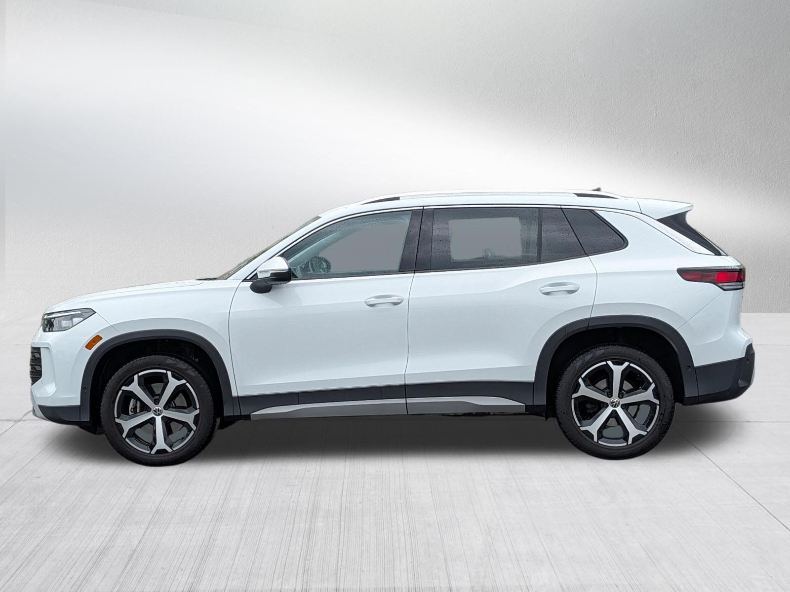 Certified 2025 Volkswagen Tiguan SE AWD/4WD image 4