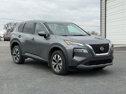 Used 2023 Nissan Rogue SV image 2