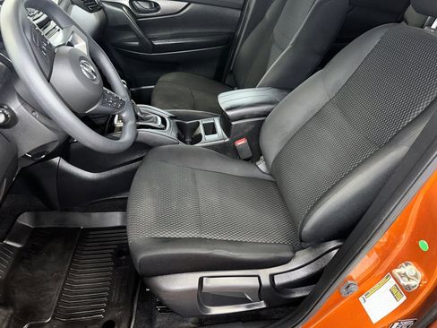 Used 2022 Nissan Rogue Sport S image 2