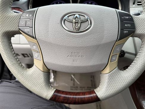 Used 2011 Toyota Avalon Limited image 34