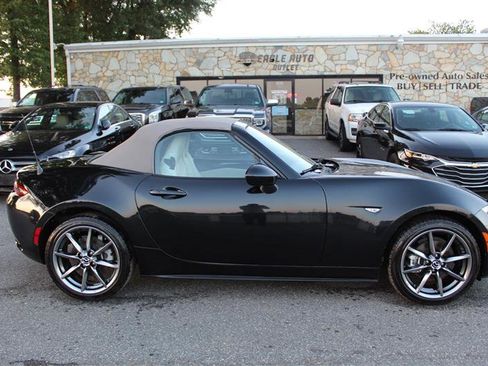 Used 2021 MAZDA MX-5 Miata Grand Touring image 8