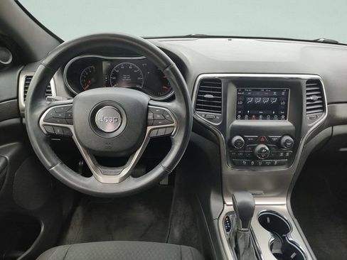 Used 2018 Jeep Grand Cherokee Laredo RWD image 10