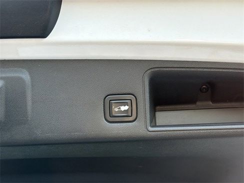 Used 2020 GMC Terrain SLT w/ Preferred Package image 16