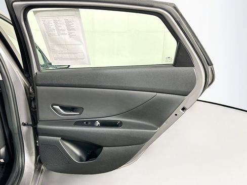 Used 2025 Hyundai Elantra SEL FWD image 32