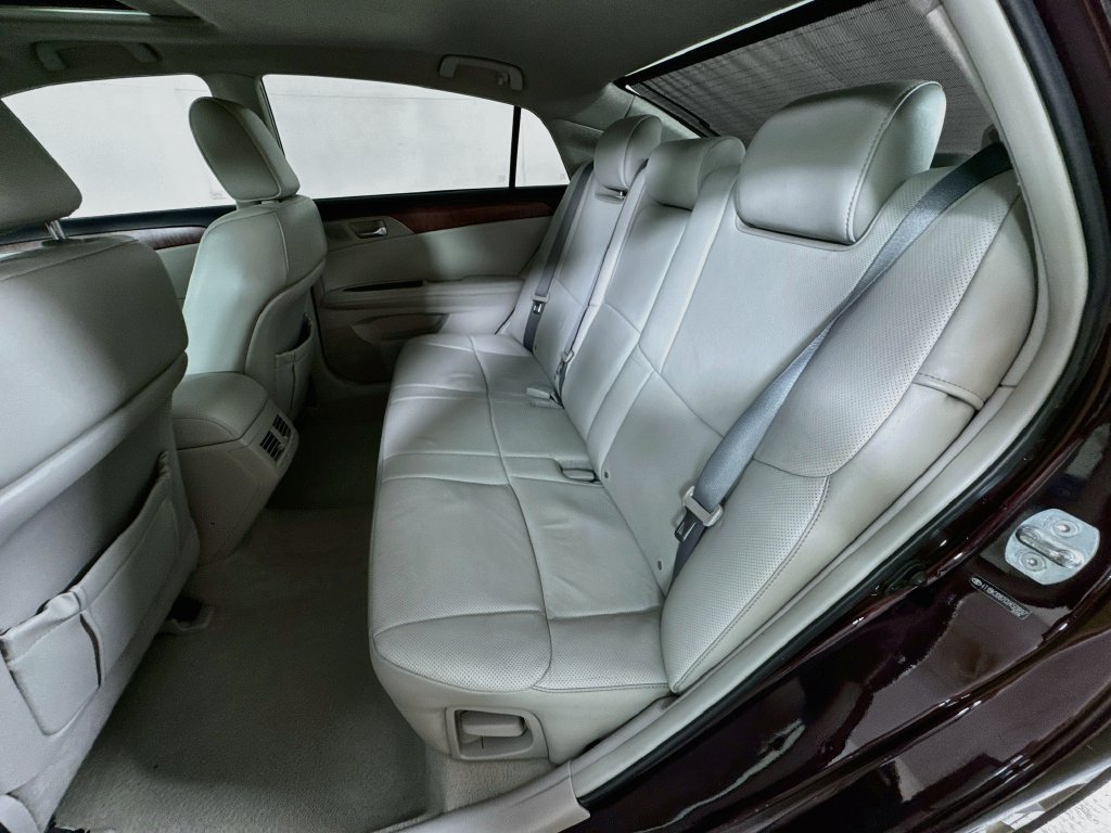 Used 2012 Toyota Avalon Limited FWD image 28