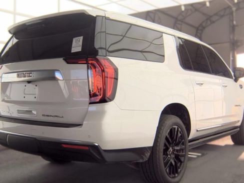 Used 2022 GMC Yukon XL Denali AWD/4WD image 3